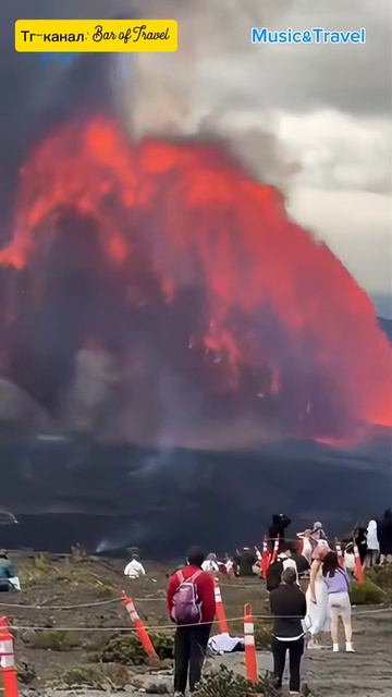 Видели такое?! Мощный фонтан магмы на Гавайях 🔥