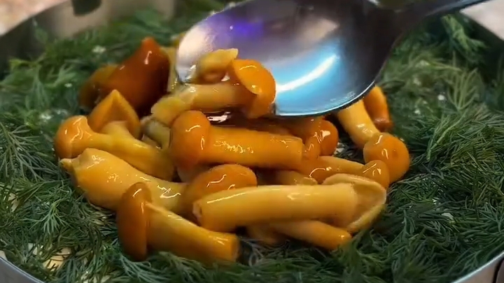 Салат «Грибная поляна»...🥗🍄🎄😋