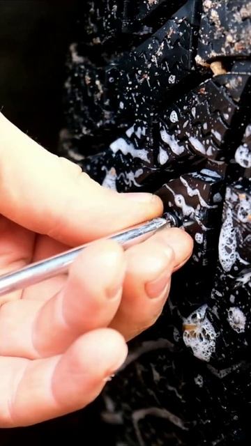 Быстрый ремонт колеса с помощью подготовленных саморезов.