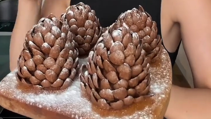 Красивый и вкусный Десерт «Шишки»...🍫☕🎄😋    Рецепт ⤵️