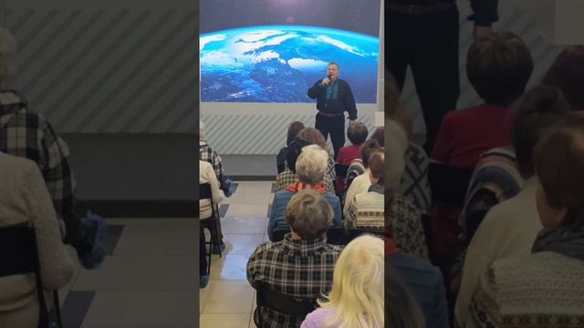 Трава у дома