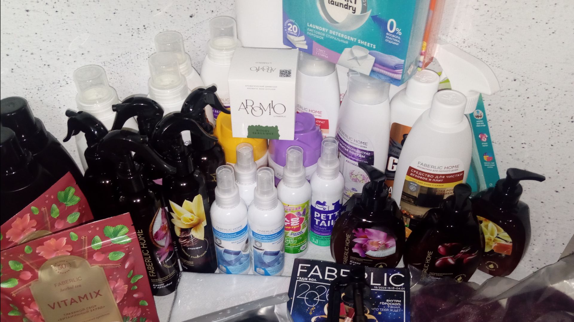 Распаковка заказа Фаберлик/Новая парфюмированная косметика для дома/ Скатерть, тапочки, носки и т.д.