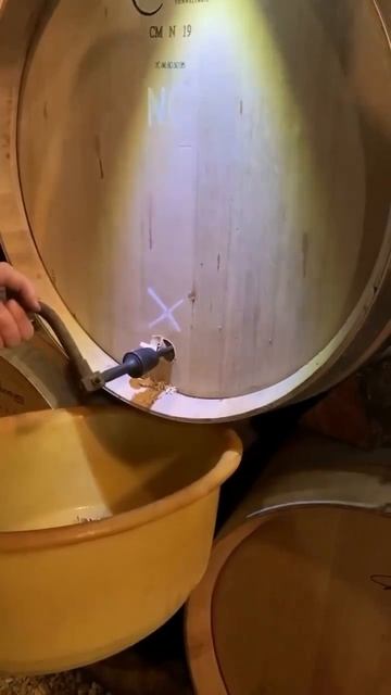 Открытие винной бочки