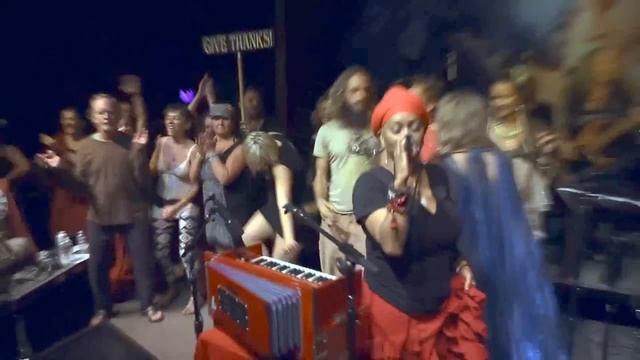 ХАРЕ КРИШНА МАНТРА В РЕГГИ СТИЛЕ - ИСПОЛНЯЕТ C.C. WHITE