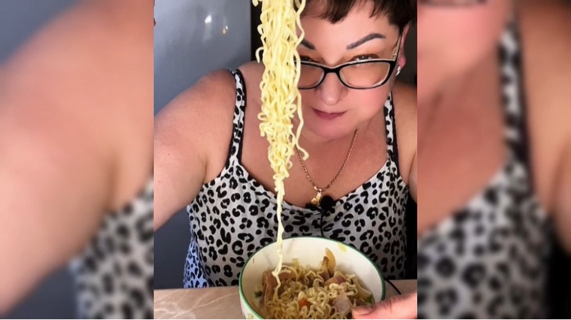 МУКБАНГ почти по-корейски/Мой шикарный перекус дорогущей лапшой