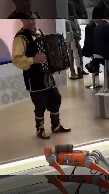 🤖 Роботы опасны, они восстанут и поработят на, но этот малыш с нами за одно