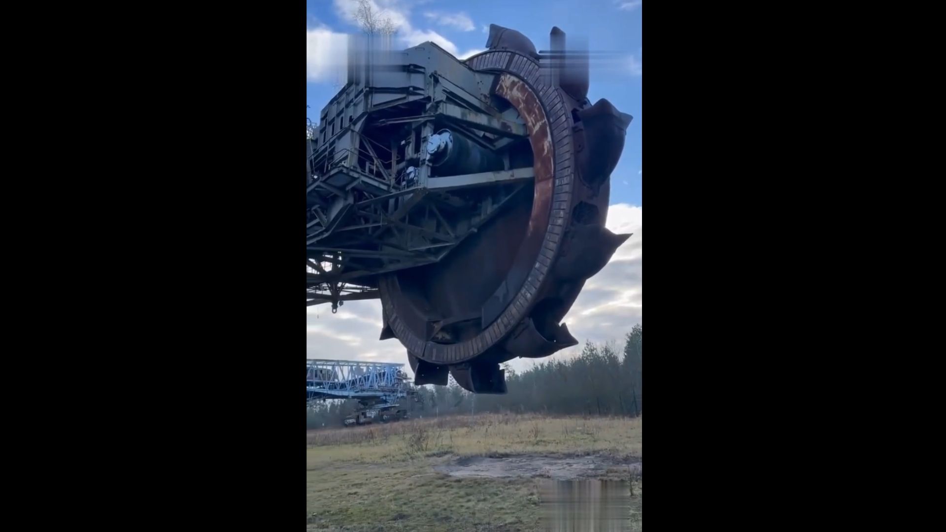 Гигантский экскаватор для земляных работ