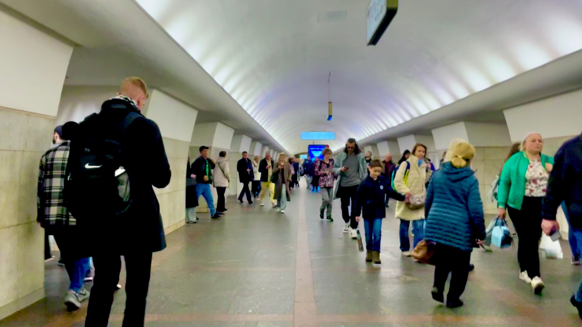 Поехал от станции метро: «Добрынинская» до станции «Теплый Стан». Метро Москвы. Эпизод 95