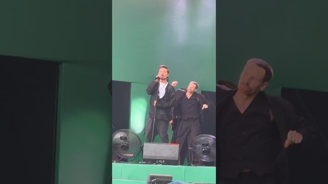 Шансы увидеть Билана , поющим на крыше трактора в Мурино минимальны, но не равны нулю