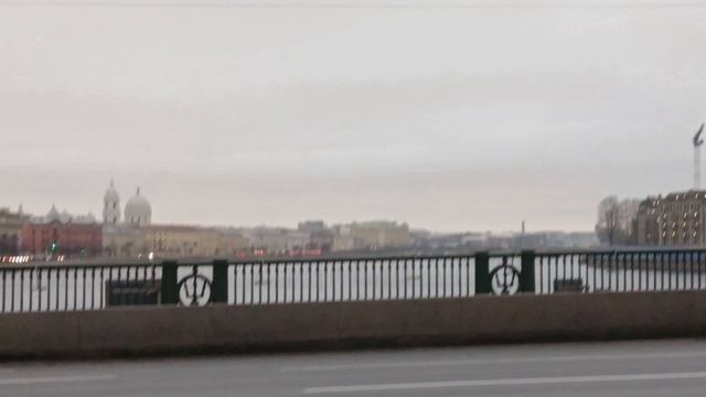 прогулки по набережной на Неве