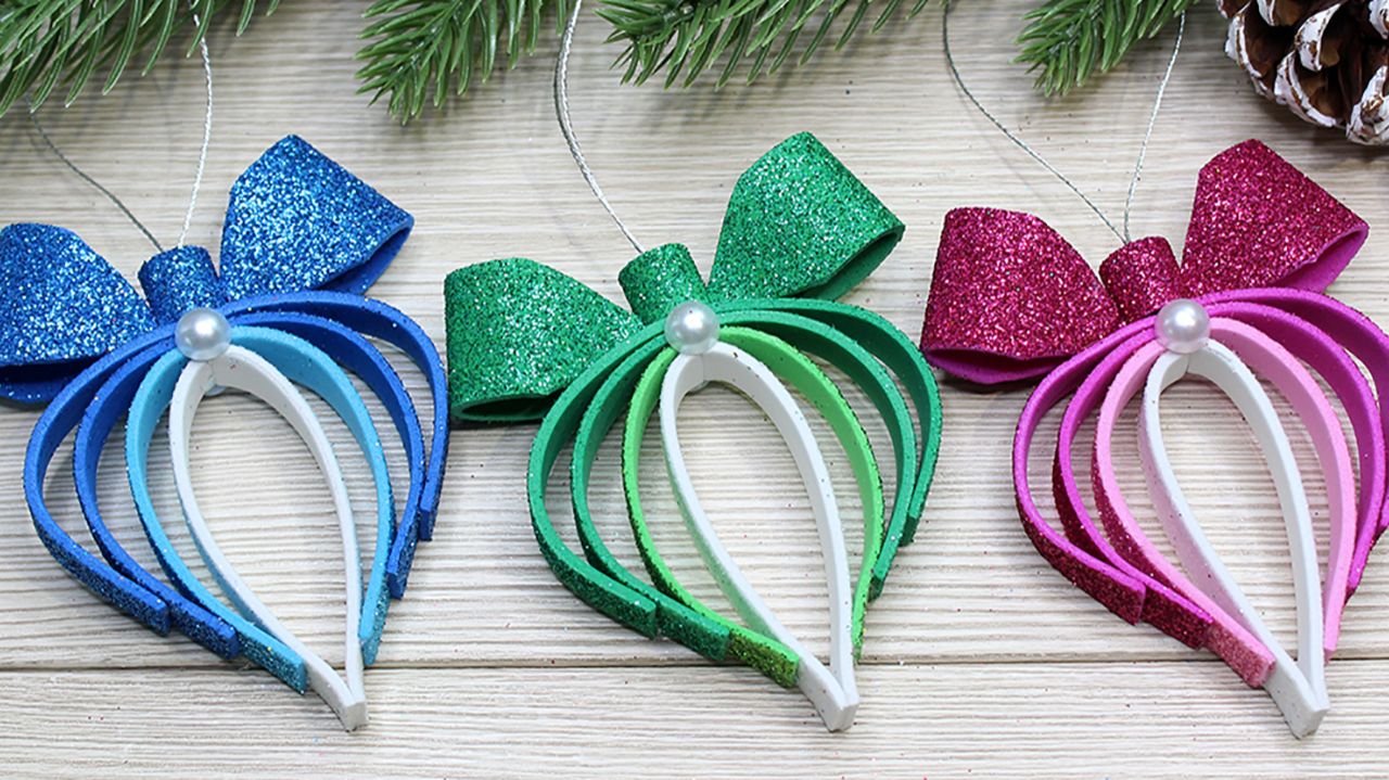 Простая новогодняя поделка. Игрушка на ёлку из фоамирана