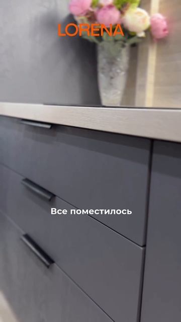 Обзор кухни с большим лотком для приборов и удобной сушкой для посуды