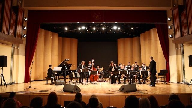 М. П. Мусоргский. «Прогулка»; «Шалости»