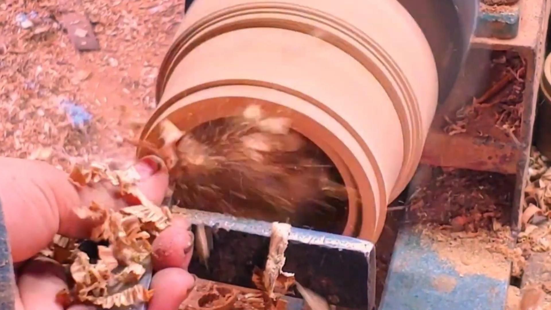 Ловкая деревообработка.