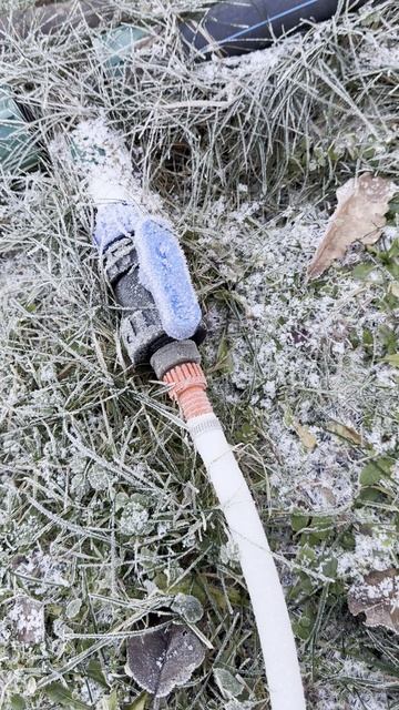 Как не разморозить трубы зимой на даче