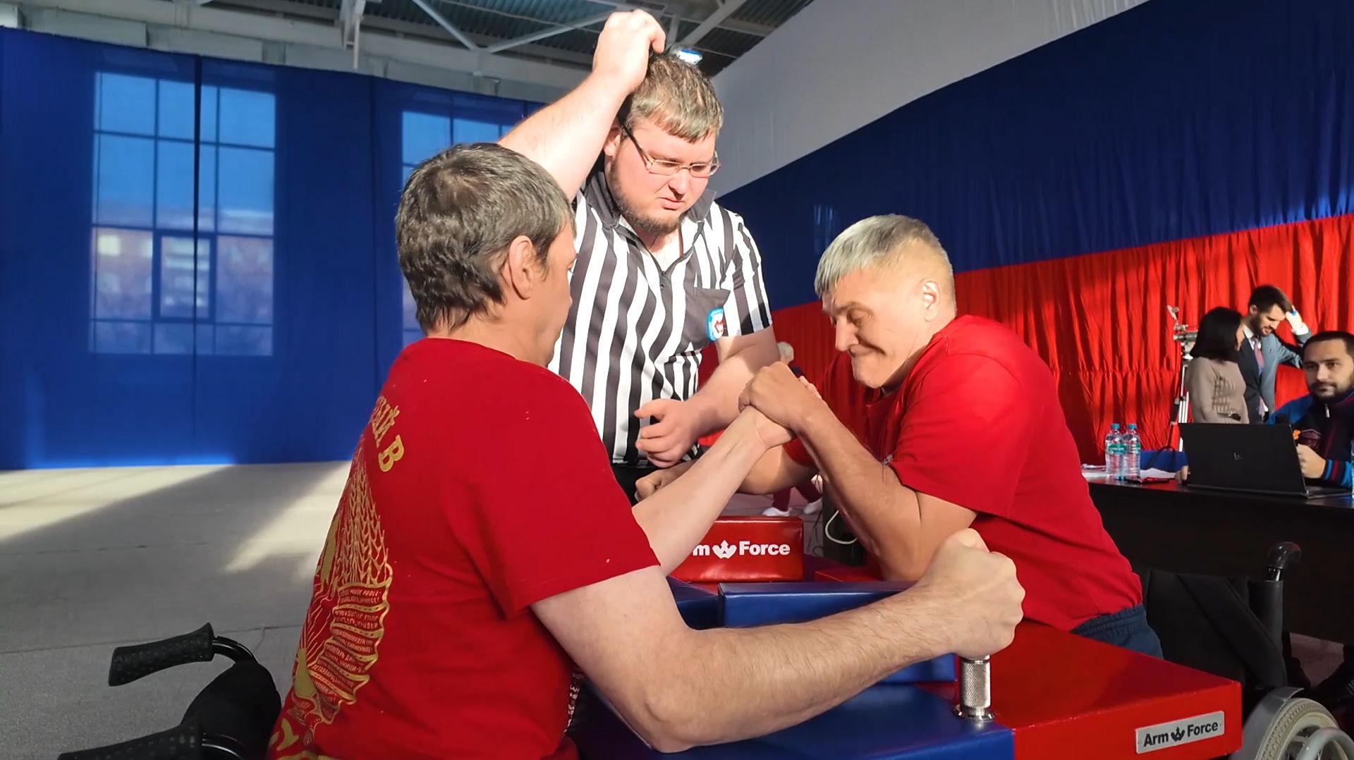 В Копейске прошли соревнования по армрестлингу