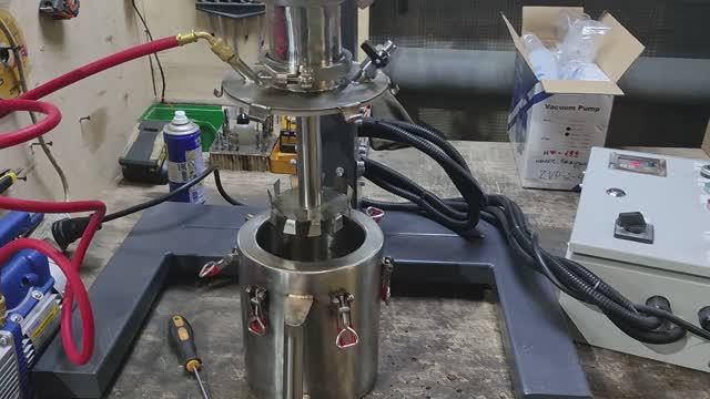 Лабораторный вакуумный диссольвер на 3 литра 0,55кВт