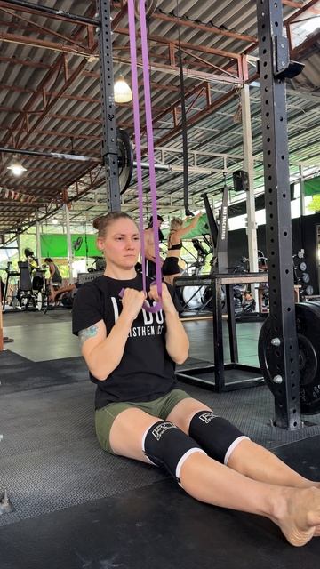 Тяга резины к груди узким хватом