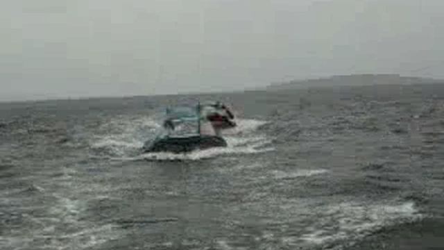 Возвращаемся на материк в 4-х бальный штом в конце августа 2010 г Видео-0003