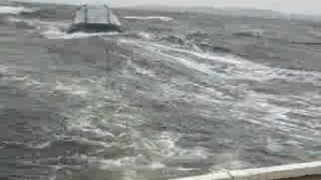 Возвращаемся на материк в 4-х бальный штом в конце августа 2010 г Видео-0006