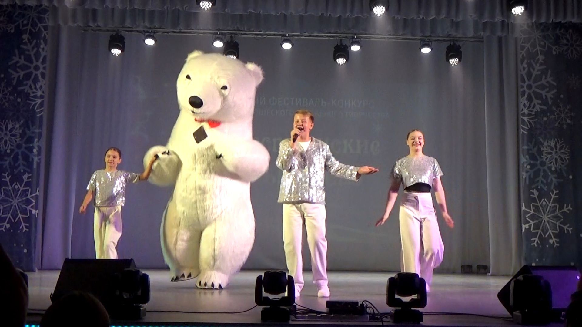 Фестиваль-конкурс «Рождественские огоньки-2025» в ДК.Спутник города Вязники. 1-я часть