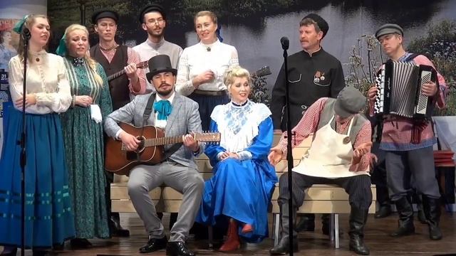 Искры в камине горят, как рубины