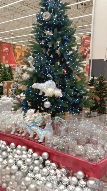 Елки в Ашане,Особенно ДИСКО!!!Супер Крутая!