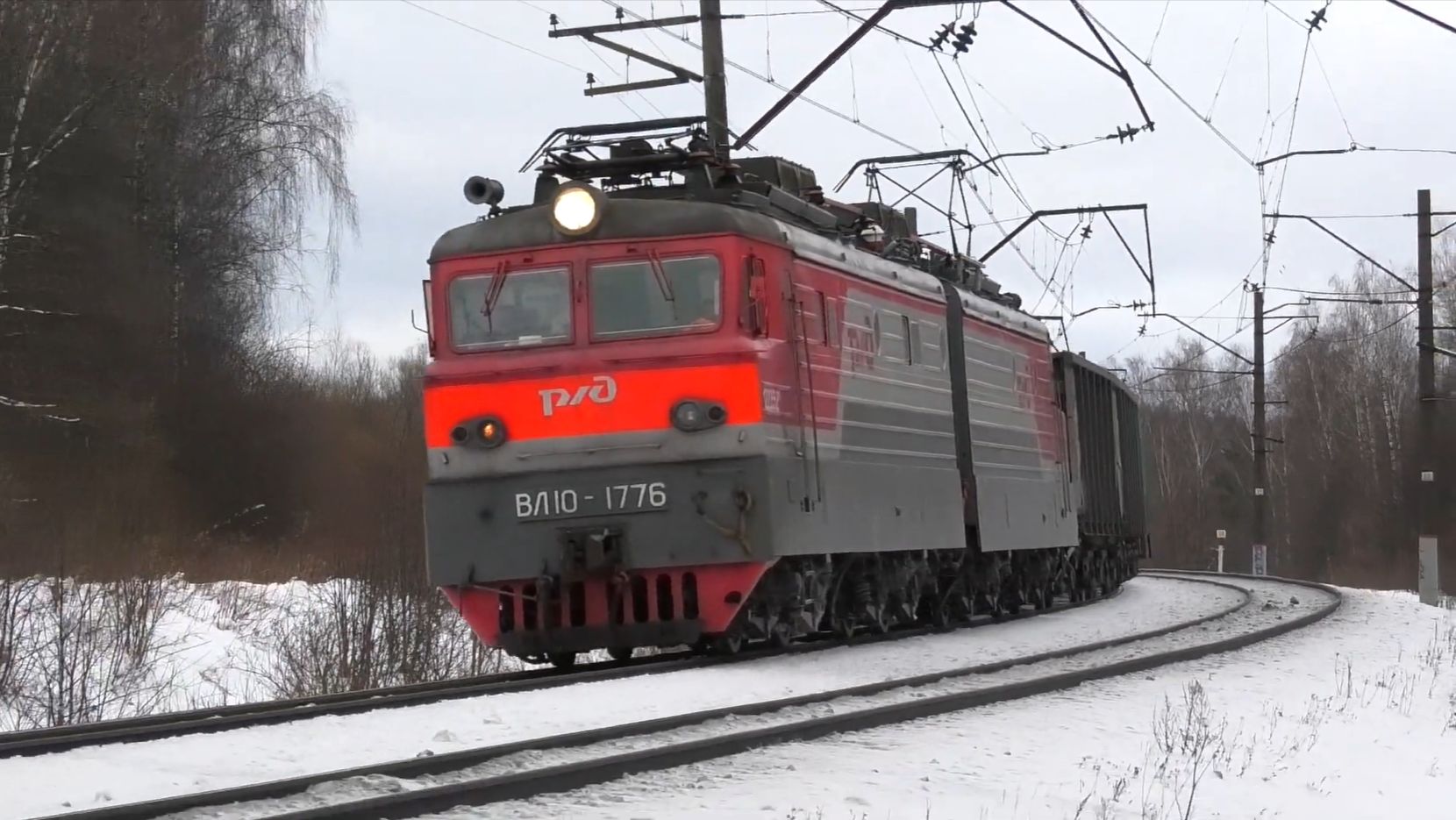 ВЛ10-1776 с грузовым поездом