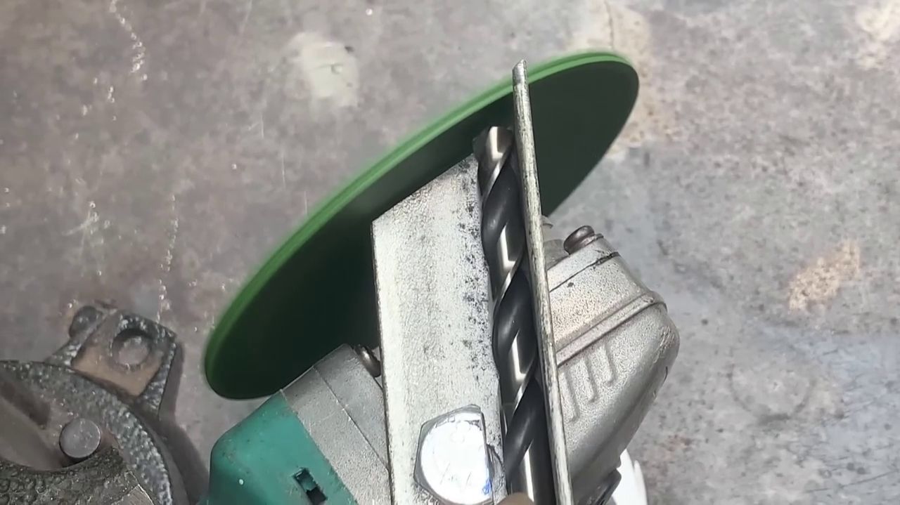 Приспособление для быстрой заточки свёрл на УШМ