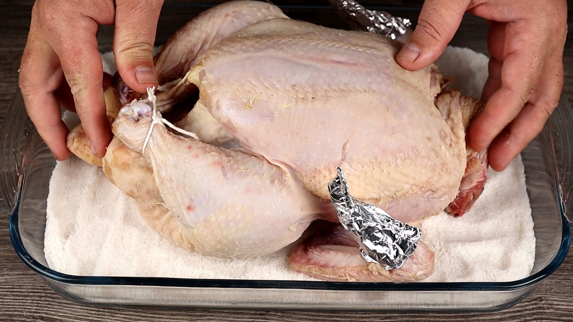 Курица на соли в духовке — простой рецепт на праздничный стол