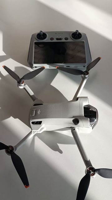 Извлёк дрон из коробки