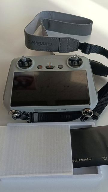 Установил защитное стекло на пульт DJI RC