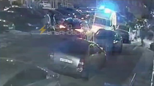 😡Сегодня странная  женщина на Генерала Тюленева 42 не давала проехать скорой помощи. Хамила врачам.