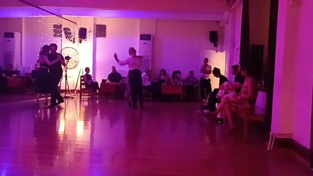 Книжный магазин, где проходит милонга El Huracan, Стамбул (Milonga El Huracan, Istanbul)