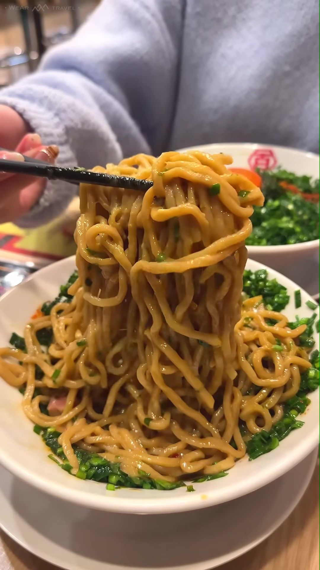 Фирменная нира-соба сочетает ароматный жир вагю и огромную горку зелёного чеснока