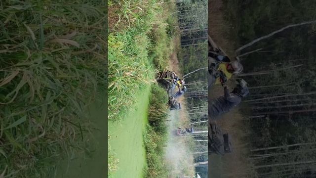 По болоту на квадроцикле, развлекаемся