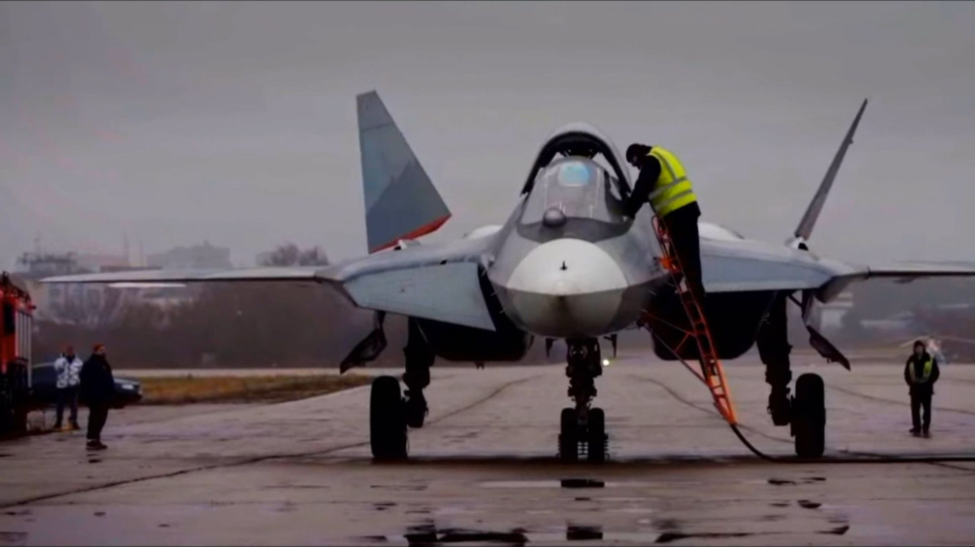 Су-57 совершил первый полет с новым двигателем 5-го поколения