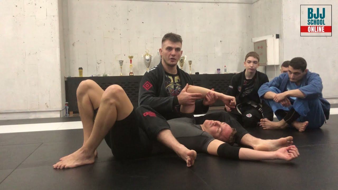 Ильяс Сулейманов - разрыв рычага локтя в деталях