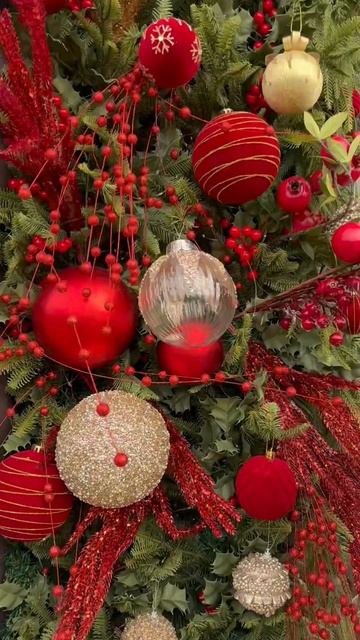 Праздник к нам приходит! Гуляем по городу ! Магазины и кафешки принарядились к Новому году!