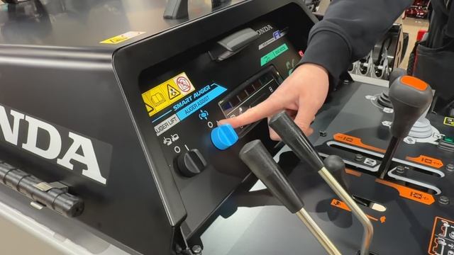 HONDA 2511. Полный обзор снежного монстра от компании Хонда.