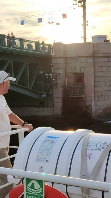 Дворцовый мост. Плывем на катамаране Из Кронштадта в Петербург