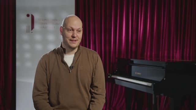 Преподаватели "Новой школы": Павел Романенко (альт)