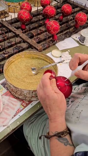 Ёлочные игрушки.