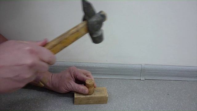 Иголкой протыкаю монетку