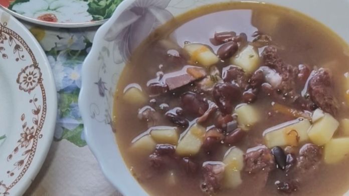 Доширак плачет! КАРЕЛЬСКИЙ ФАСОЛЕВЫЙ СУП на свиных косточках. Бюджетно и наваристо.