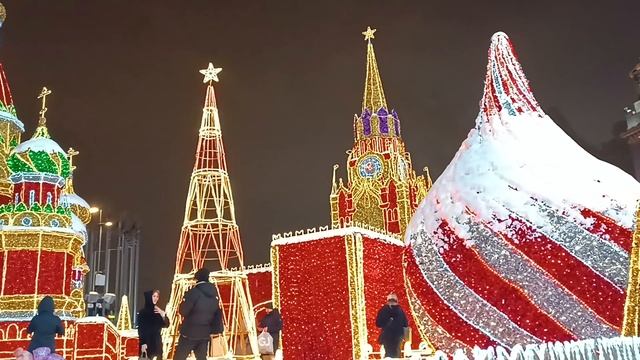 Миниатюра Кремля перед ТЦ Европейский, Москва 05.01.2026