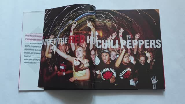 Листаем книгу The Red Hot Chili Peppers "An Oral/Visual History" [2K]