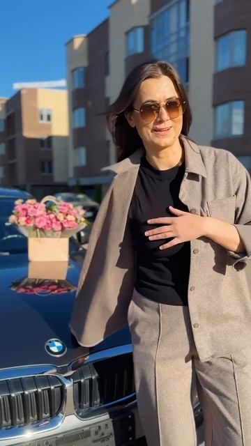 Анна уже наслаждается своей новой BMW 3 серии. NETCARS