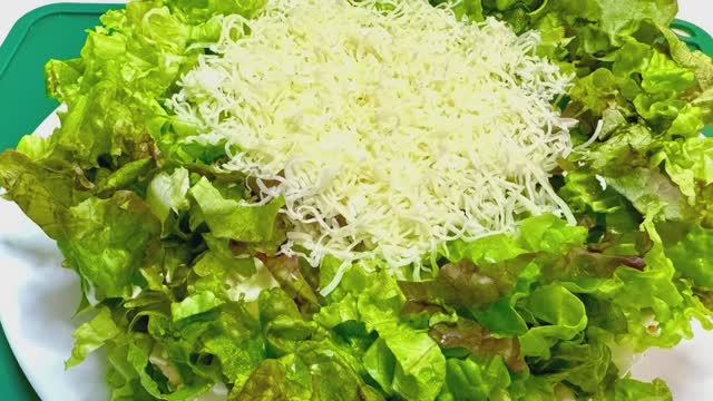 Праздничный салат с курицей и ананасом!