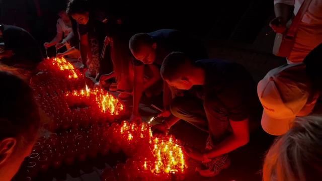 Две тысячи свечей зажглись в поддержку жителей Курска